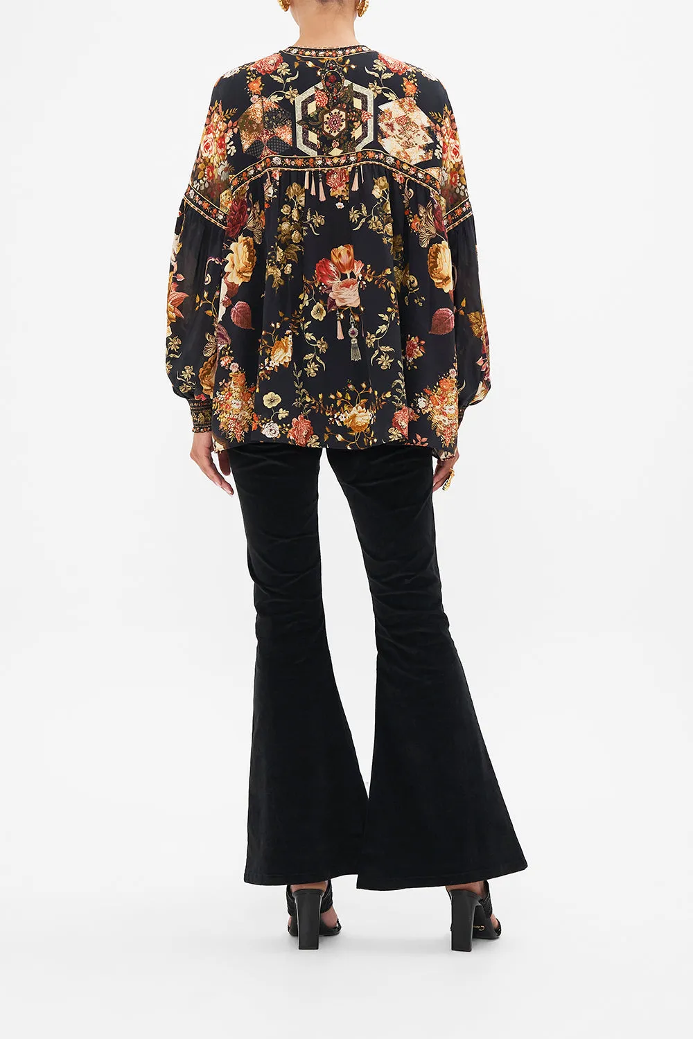 BLOUSON BLOUSE WITH NECK TIE STITCHED IN TIME