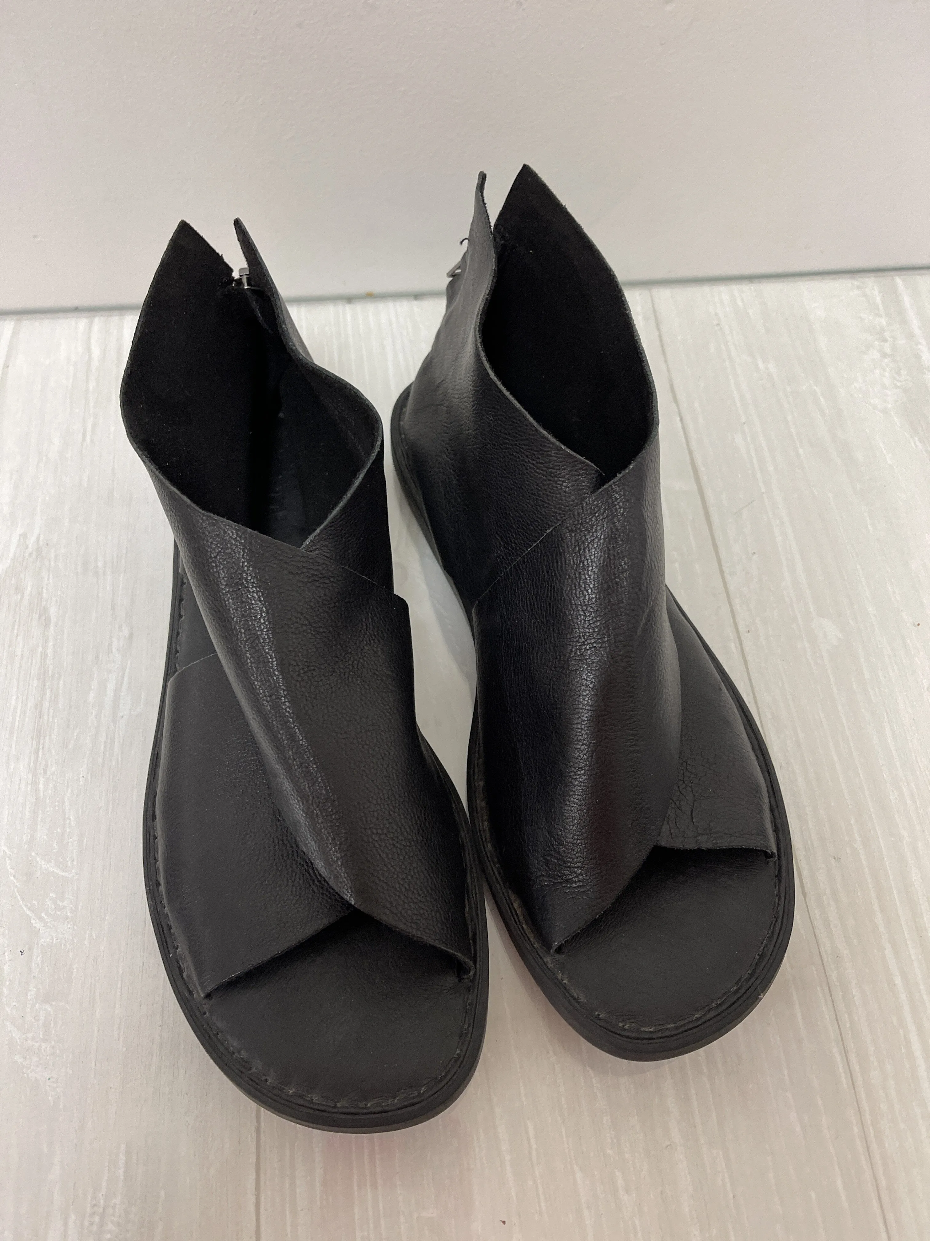Sandals Flats By Born  Size: 8