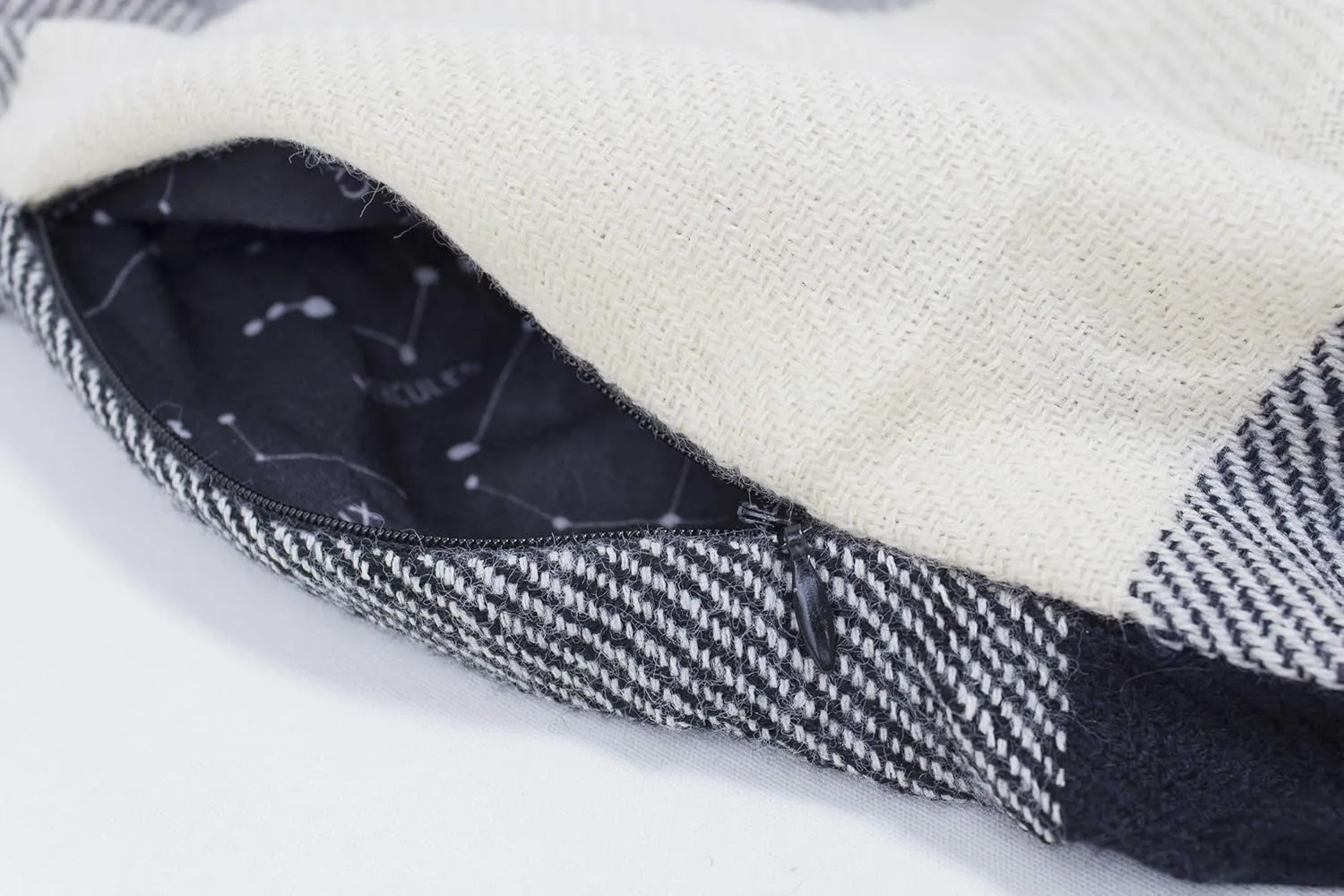 stylesilove Winter Plaid Infinity Scarf with Hidden Zipper Pocket Fashion Travel Scarf for Women and Men