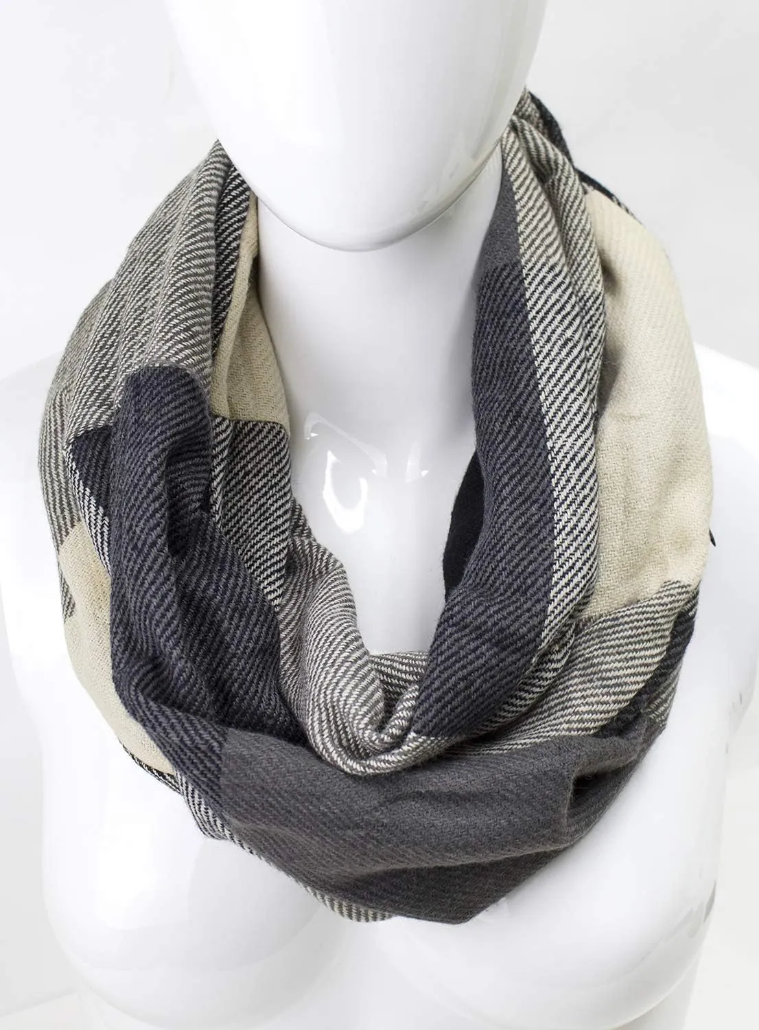 stylesilove Winter Plaid Infinity Scarf with Hidden Zipper Pocket Fashion Travel Scarf for Women and Men