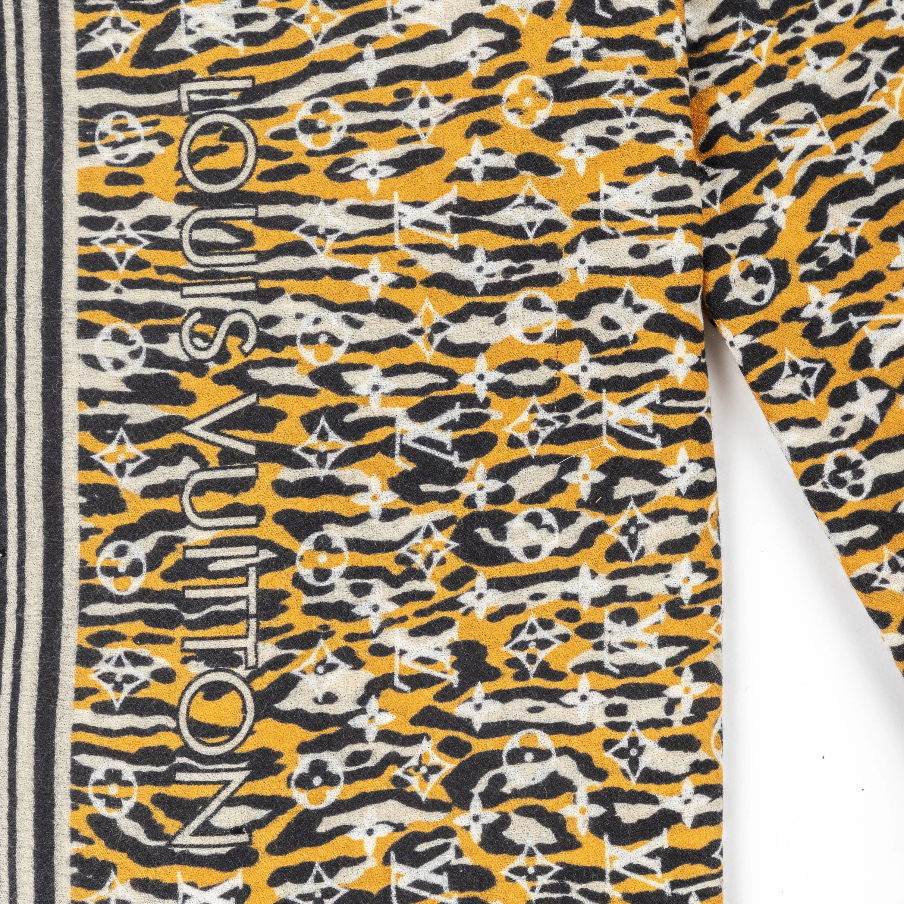 Trendy Inspired Louis Vuitton Louis Vuitton Monogram Jungle Print Scarf