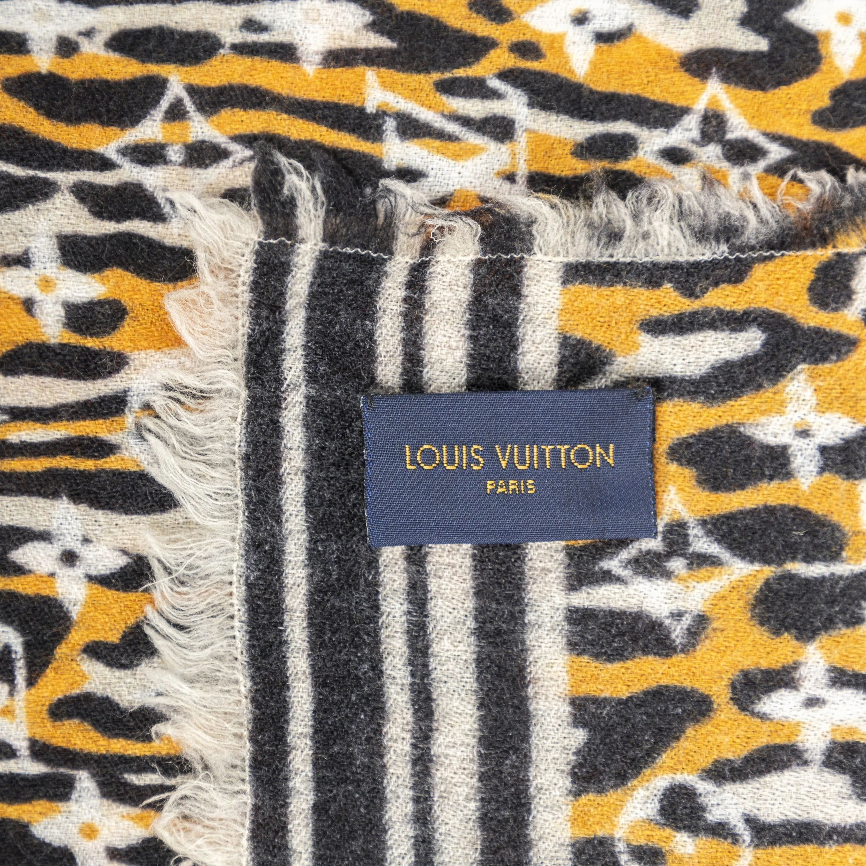 Trendy Inspired Louis Vuitton Louis Vuitton Monogram Jungle Print Scarf